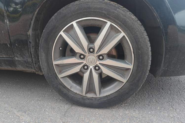Used CHANGAN Eado 2015 1.6L Manual Luxury Model China IV Standard Right Front Wheel Hub