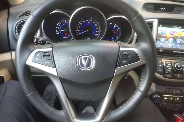 Used CHANGAN Eado 2015 1.6L Manual Luxury Model China V Standard Steering Wheel