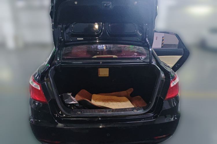 Used CHANGAN Eado 2015 1.6L Manual Luxury Model China IV Standard Trunk