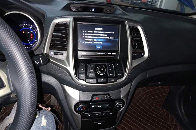 Used CHANGAN Eado 2015 1.6L Automatic Junku Model China IV Standard Audio And AC Panel
