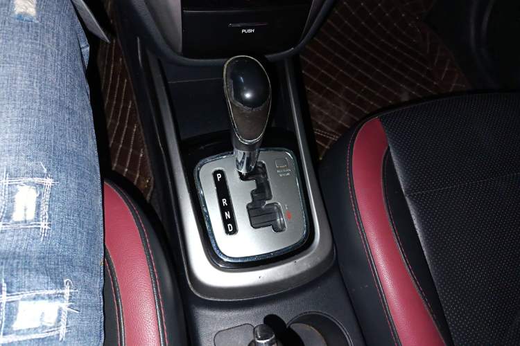 Used CHANGAN Eado 2015 1.6L Automatic Junku Model China IV Standard Gear Lever