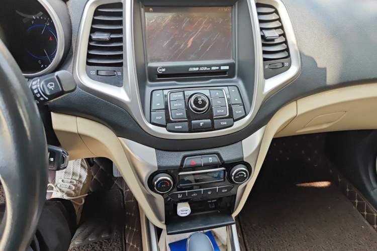 Used CHANGAN Eado 2015 1.6L Automatic Luxury Model Audio And AC Panel