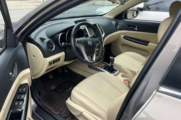 Used CHANGAN Eado 2015 1.6L Manual Luxury Model China V Standard Interior 3