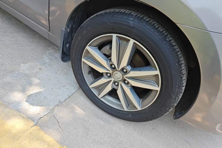 Used CHANGAN Eado 2015 1.6L Automatic Luxury Model Right Front Wheel Hub