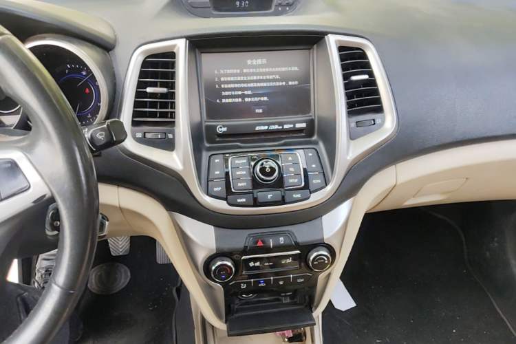 Used CHANGAN Eado 2015 1.6L Manual Luxury Model China IV Standard Audio And AC Panel