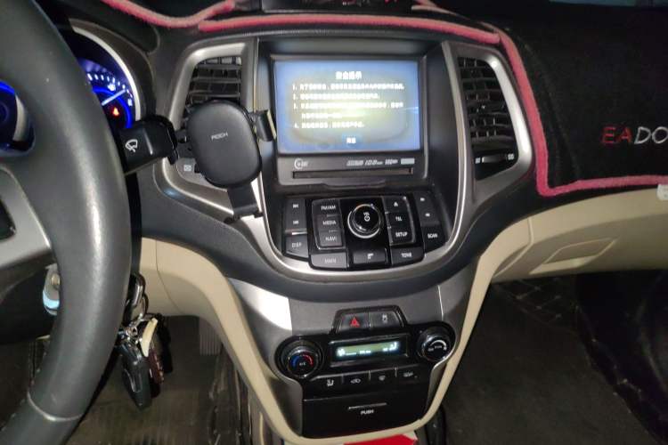 Used CHANGAN Eado 2015 1.6L Manual Luxury Model China V Standard Audio And AC Panel
