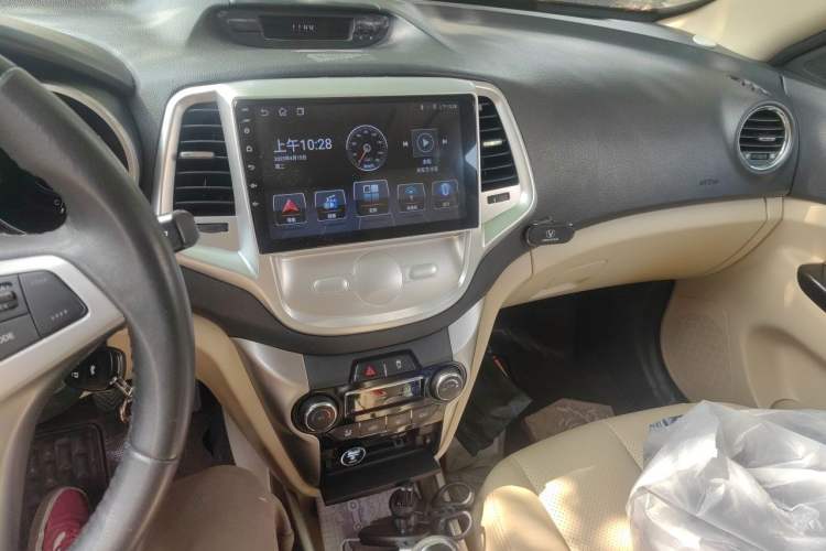 Used CHANGAN Eado 2015 1.6L Manual Luxury Model China V Standard Audio And AC Panel