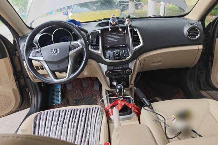 Used CHANGAN Eado 2015 1.6L Manual Luxury Model China V Standard Center Console