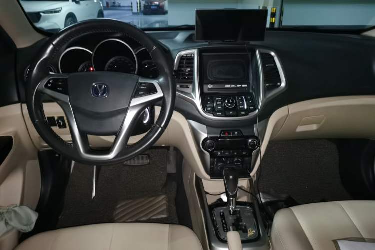 Used CHANGAN Eado 2015 1.6L Automatic Luxury Model Center Console