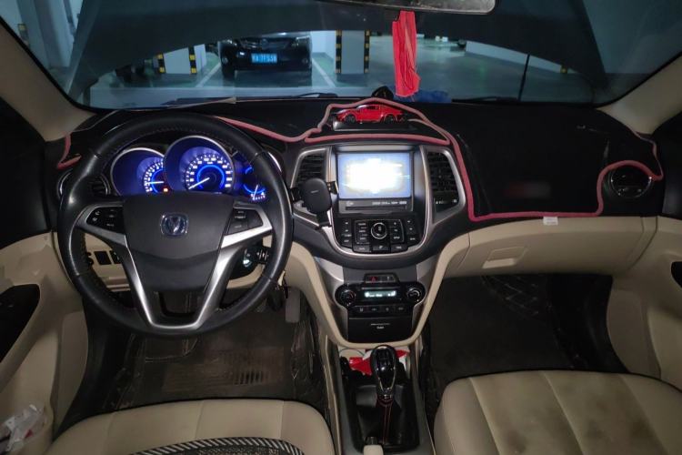 Used CHANGAN Eado 2015 1.6L Manual Luxury Model China V Standard Center Console