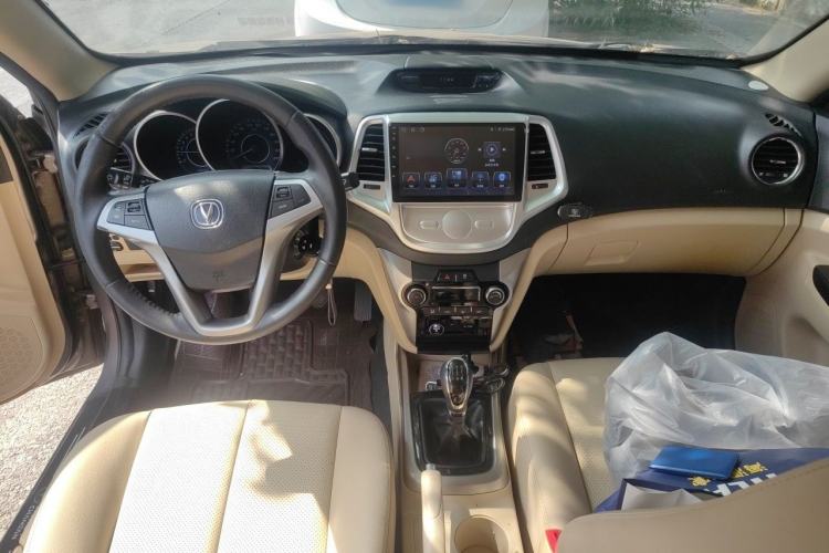 Used CHANGAN Eado 2015 1.6L Manual Luxury Model China V Standard Center Console