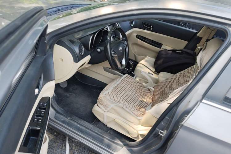 Used CHANGAN Eado 2015 1.6L Manual Luxury Model China IV Standard Driver Seat