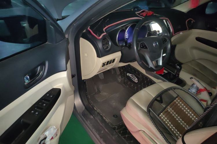 Used CHANGAN Eado 2015 1.6L Manual Luxury Model China V Standard Driver Seat