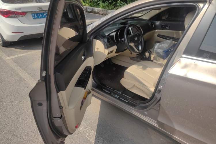 Used CHANGAN Eado 2015 1.6L Manual Luxury Model China V Standard Driver Seat