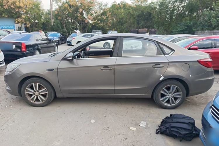 Used CHANGAN Eado 2015 1.6L Manual Luxury Model China V Standard Exterior 3
