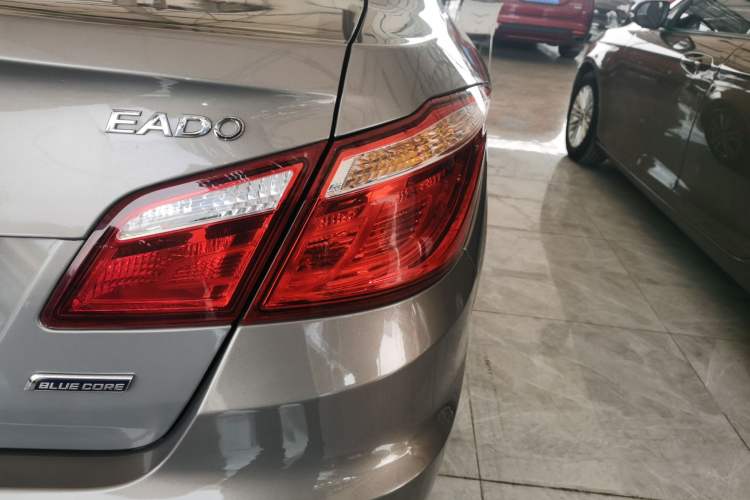 Used CHANGAN Eado 2015 1.6L Manual Luxury Model China V Standard Exterior 6
