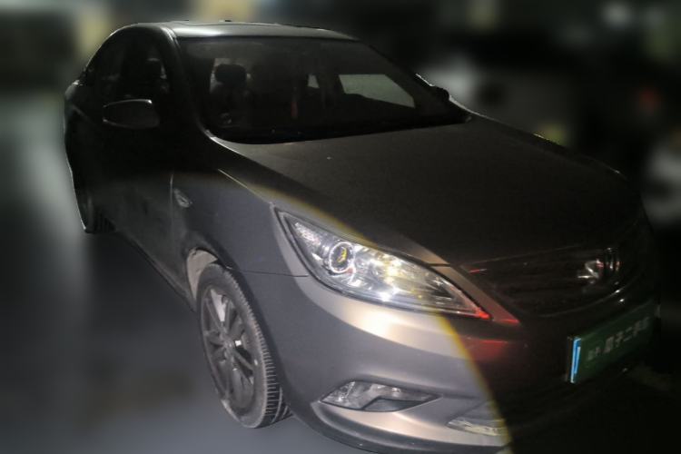 Used CHANGAN Eado 2015 1.6L Manual Luxury Model China IV Standard Front Right 45 Deg