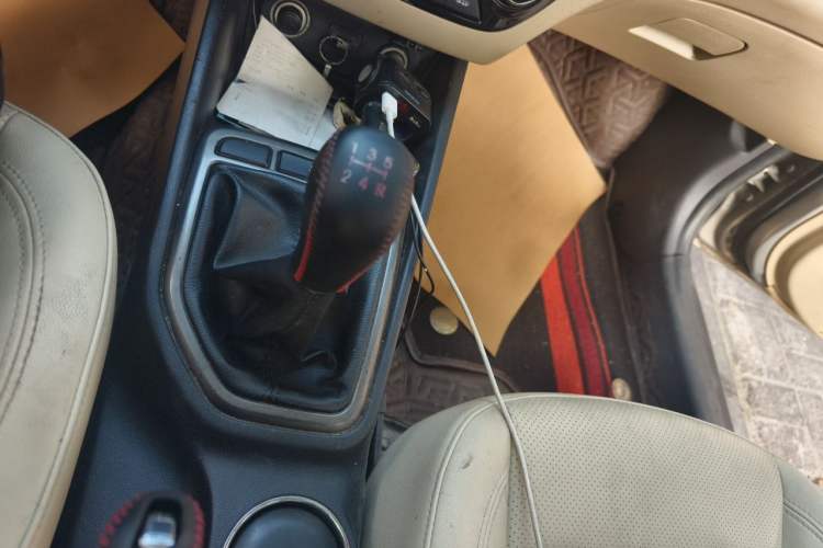 Used CHANGAN Eado 2015 1.6L Manual Luxury Model China V Standard Gear Lever