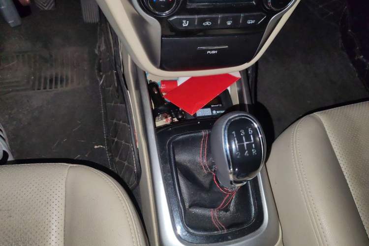 Used CHANGAN Eado 2015 1.6L Manual Luxury Model China V Standard Gear Lever
