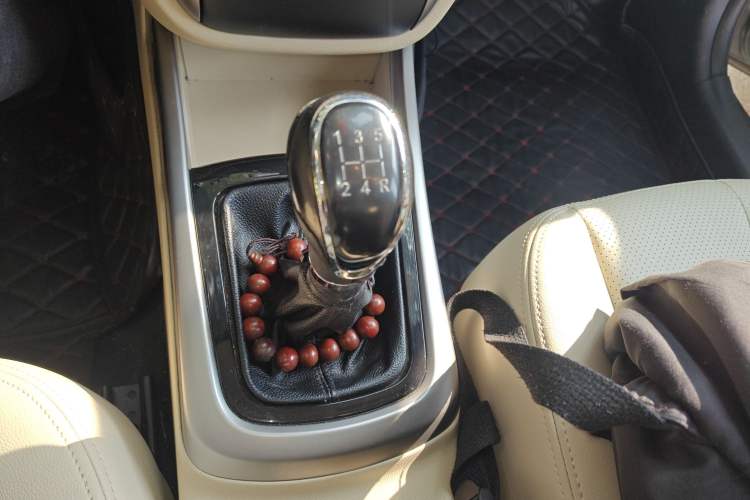 Used CHANGAN Eado 2015 1.6L Manual Luxury Model China V Standard Gear Lever