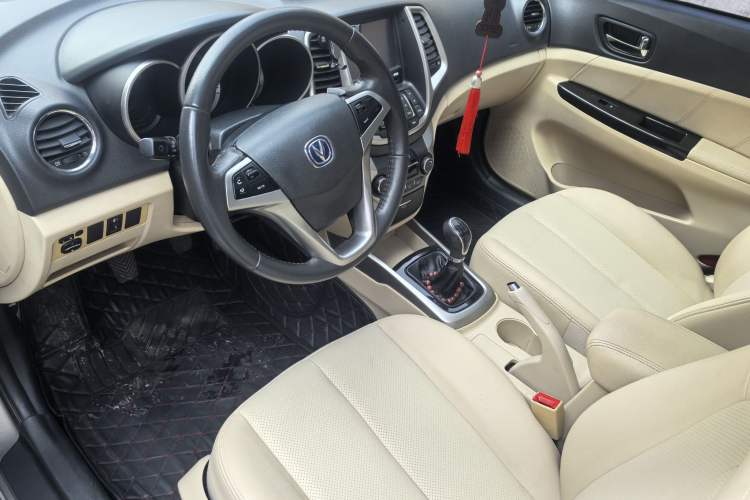 Used CHANGAN Eado 2015 1.6L Manual Luxury Model China V Standard Interior 2