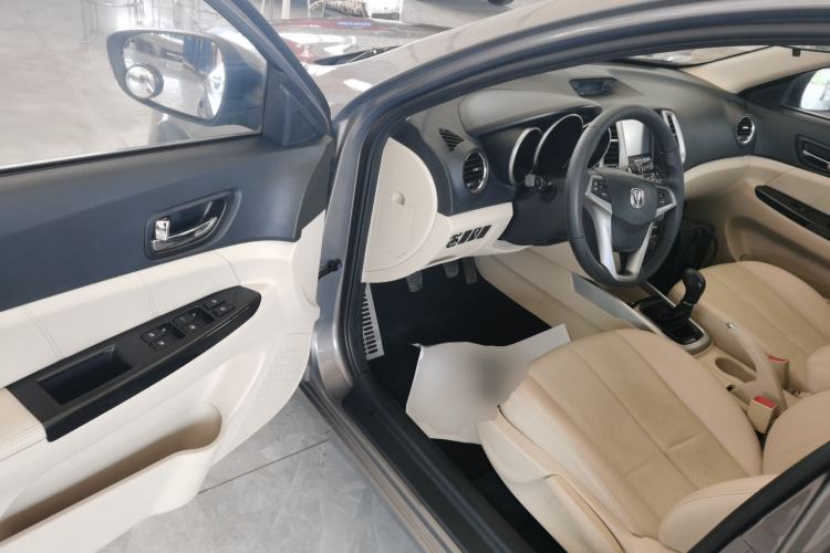 Used CHANGAN Eado 2015 1.6L Manual Luxury Model China V Standard Interior 3
