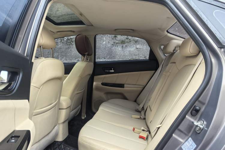 Used CHANGAN Eado 2015 1.6L Manual Luxury Model China V Standard Interior 3