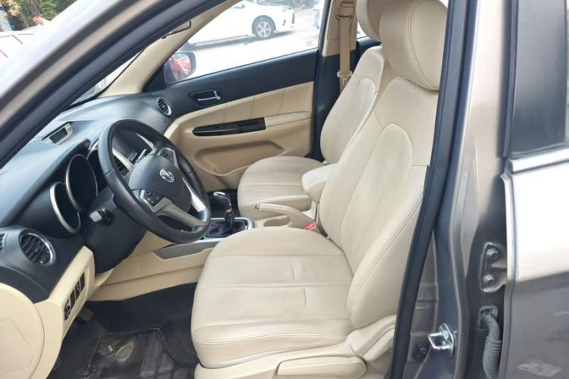 Used CHANGAN Eado 2015 1.6L Manual Luxury Model China V Standard Interior 4