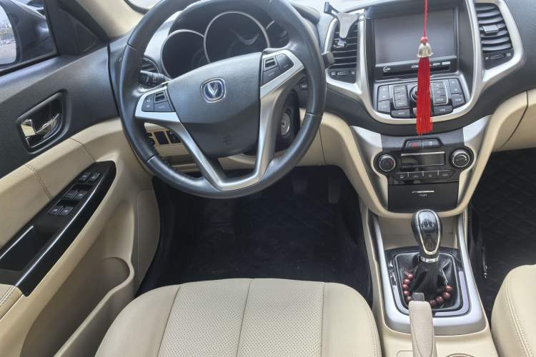 Used CHANGAN Eado 2015 1.6L Manual Luxury Model China V Standard Interior 5