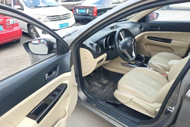 Used CHANGAN Eado 2015 1.6L Manual Luxury Model China V Standard Interior 6