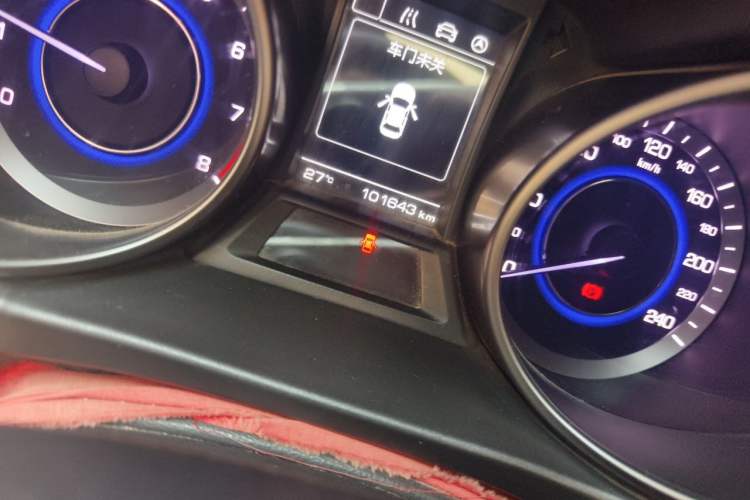 Used CHANGAN Eado 2015 1.6L Manual Luxury Model China V Standard Odometer Close Up