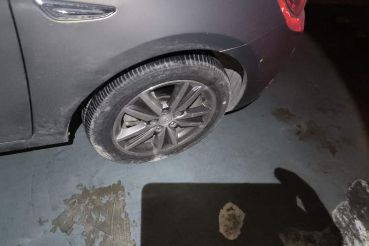 Used CHANGAN Eado 2015 1.6L Manual Luxury Model China IV Standard Right Front Wheel Hub