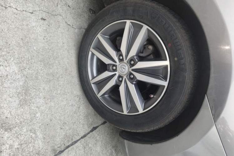 Used CHANGAN Eado 2015 1.6L Automatic Luxury Model Right Front Wheel Hub
