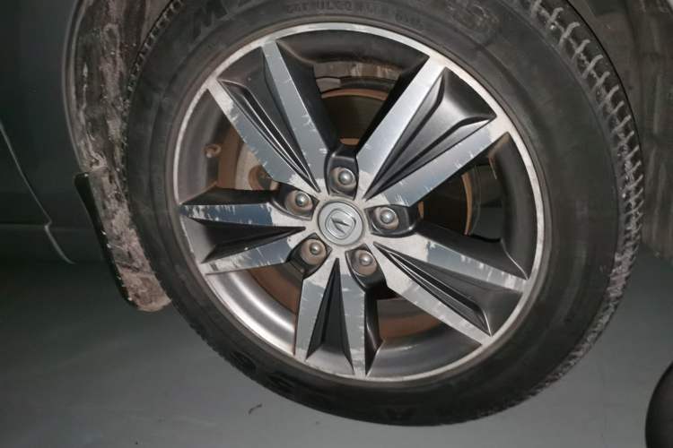 Used CHANGAN Eado 2015 1.6L Automatic Luxury Model Right Front Wheel Hub