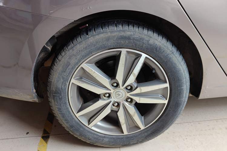 Used CHANGAN Eado 2015 1.6L Manual Luxury Model China V Standard Right Rear Wheel Hub