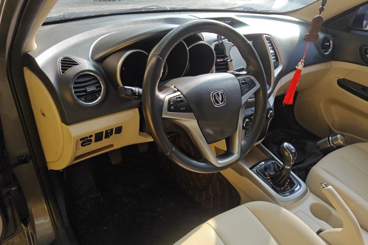 Used CHANGAN Eado 2015 1.6L Manual Luxury Model China V Standard Steering Wheel
