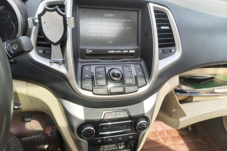 Used CHANGAN Eado 2015 1.6L Manual Luxury Model China IV Standard Audio And AC Panel