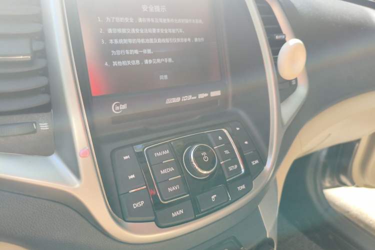 Used CHANGAN Eado 2015 1.6L Manual Luxury Model China V Standard Audio And AC Panel