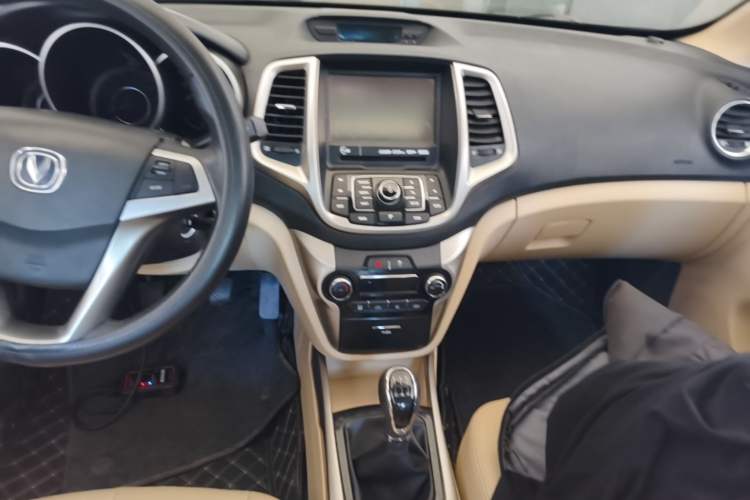 Used CHANGAN Eado 2015 1.6L Manual Luxury Model China V Standard Audio And AC Panel