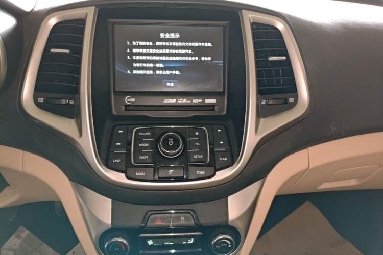 Used CHANGAN Eado 2015 1.6L Manual Luxury Model China V Standard Audio And AC Panel