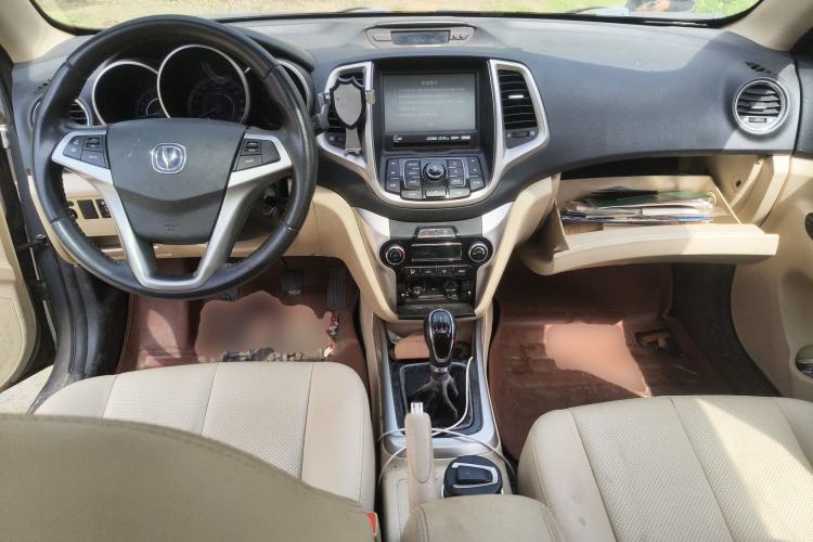 Used CHANGAN Eado 2015 1.6L Manual Luxury Model China IV Standard Center Console