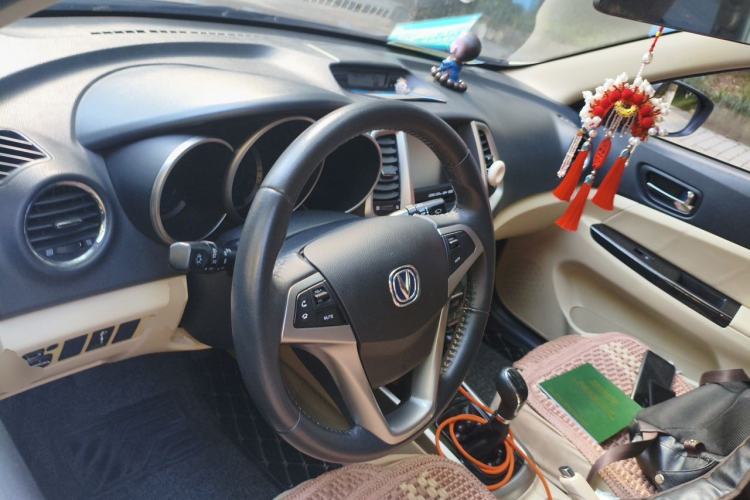 Used CHANGAN Eado 2015 1.6L Manual Luxury Model China V Standard Center Console