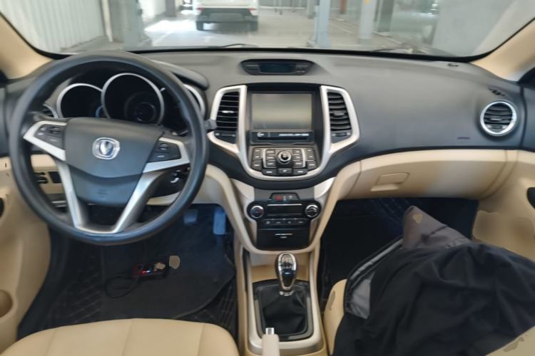 Used CHANGAN Eado 2015 1.6L Manual Luxury Model China V Standard Center Console