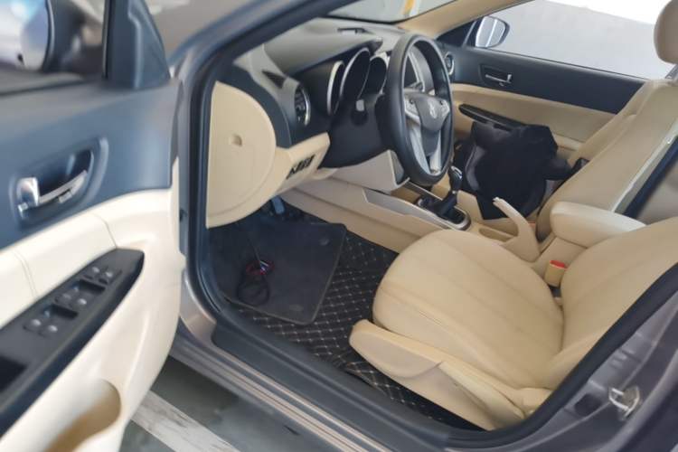 Used CHANGAN Eado 2015 1.6L Manual Luxury Model China V Standard Driver Seat