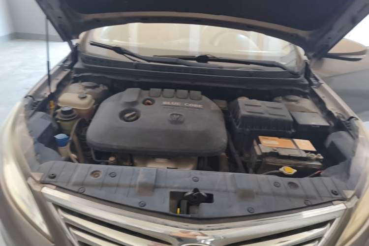 Used CHANGAN Eado 2015 1.6L Manual Luxury Model China V Standard Engine Bay
