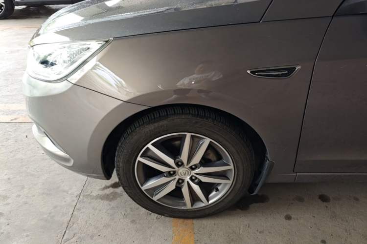 Used CHANGAN Eado 2015 1.6L Manual Luxury Model China V Standard Exterior 4