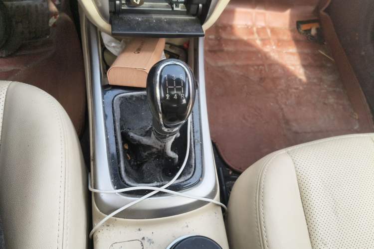 Used CHANGAN Eado 2015 1.6L Manual Luxury Model China IV Standard Gear Lever