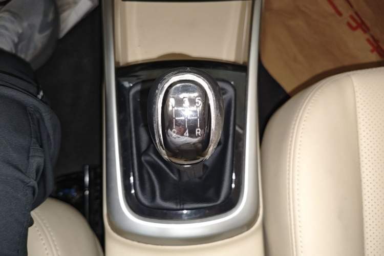 Used CHANGAN Eado 2015 1.6L Manual Luxury Model China V Standard Gear Lever