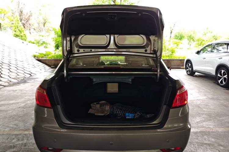 Used CHANGAN Eado 2015 1.6L Manual Luxury Model China V Standard Trunk