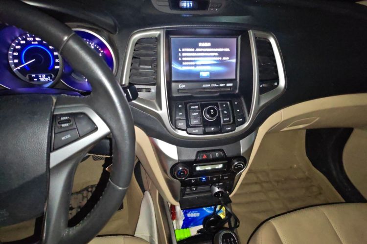 Used CHANGAN Eado 2015 1.6L Manual Luxury Model China IV Standard Audio And AC Panel